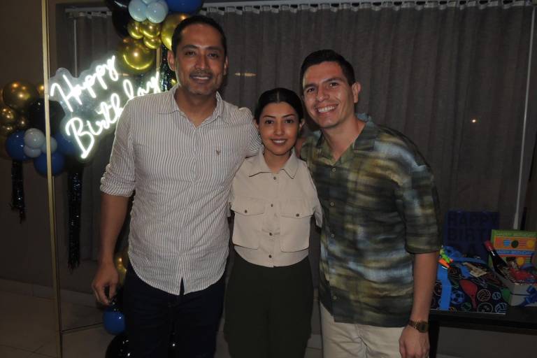 Celebra Conrado Chávez sus felices 37 años