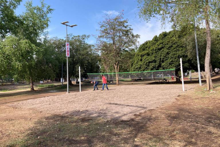 PIDS rehabilita cancha de voleibol de playa en el Parque Las Riberas, en Culiacán