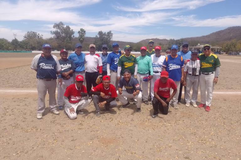 Familia Guevara gana duelo fraterno en Club Chololos