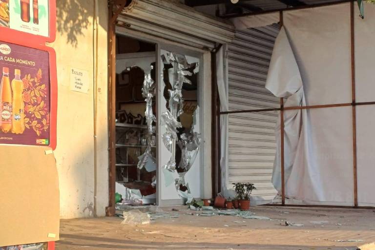 Balean y vandalizan un local en la colonia Libertad, en Culiacán