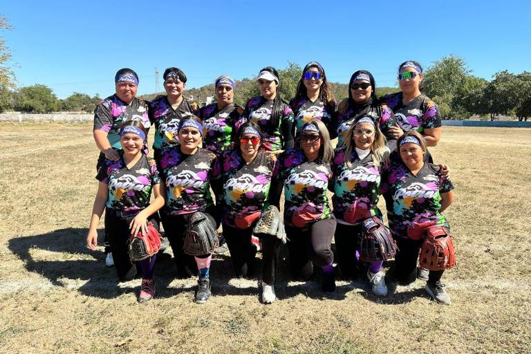 Potras relinchan en Softbol Novatas, en Club Chololos