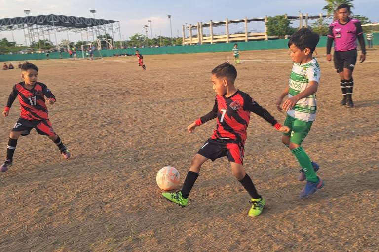 Dragones golea en inicio de Torneo InterAcademias