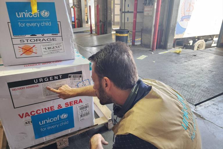 Llegan a Gaza vacunas contra la poliomielitis