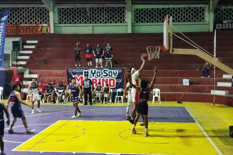 Marinos Basketball deja ir victoria ante Coras Xalisco, en Escuinapa
