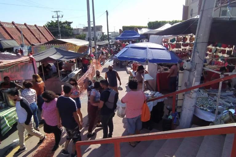 Protocolos sanitarios son respetados ‘a medias’ en el Tianguis de la Juárez, en Mazatlán