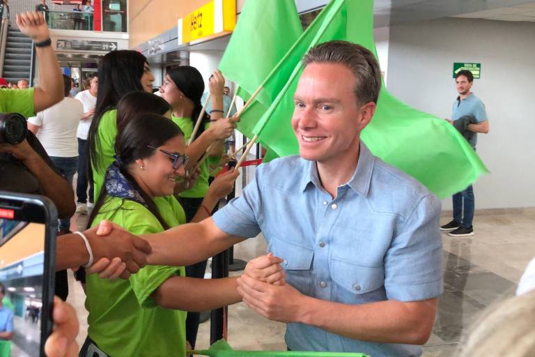 Manuel Velasco, aspirante a la Presidencia, llega a Culiacán
