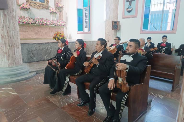 Celebran la gracia de Santa Cecilia en el templo de Cristo Rey