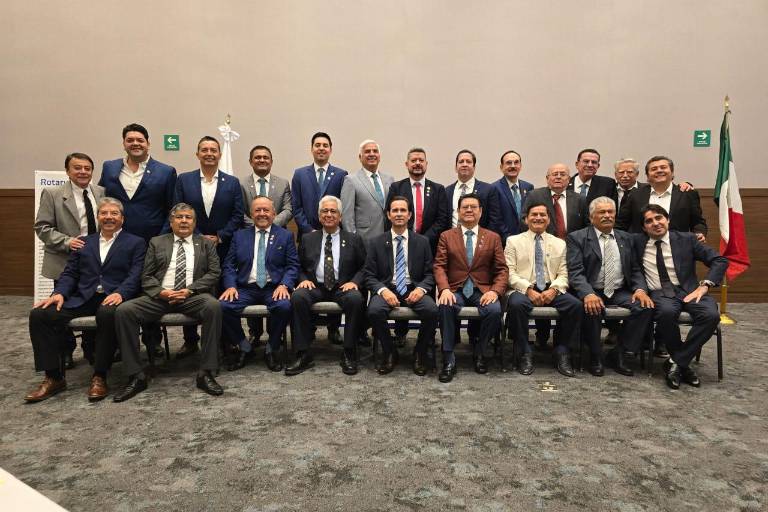 Realiza el Club Rotario Culiacán Oriente Cambio de Botones