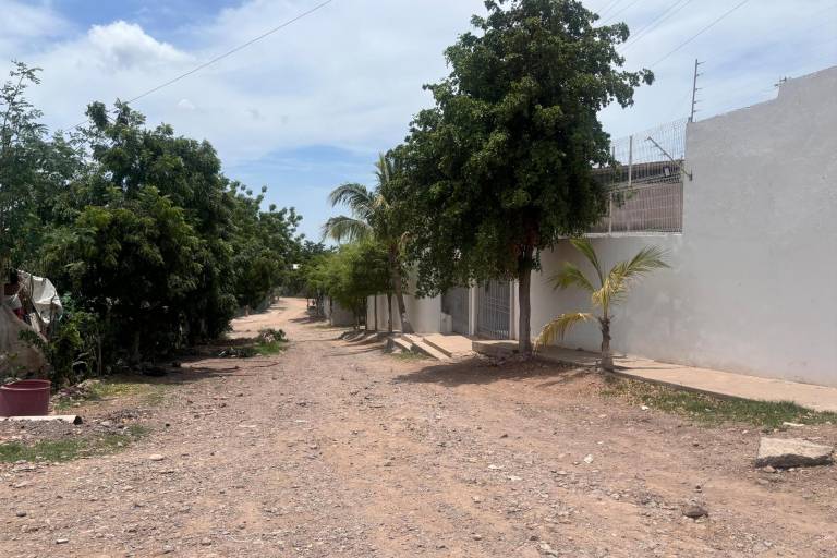 En la colonia Progreso de Culiacán viven en la oscuridad desde hace más de 8 años