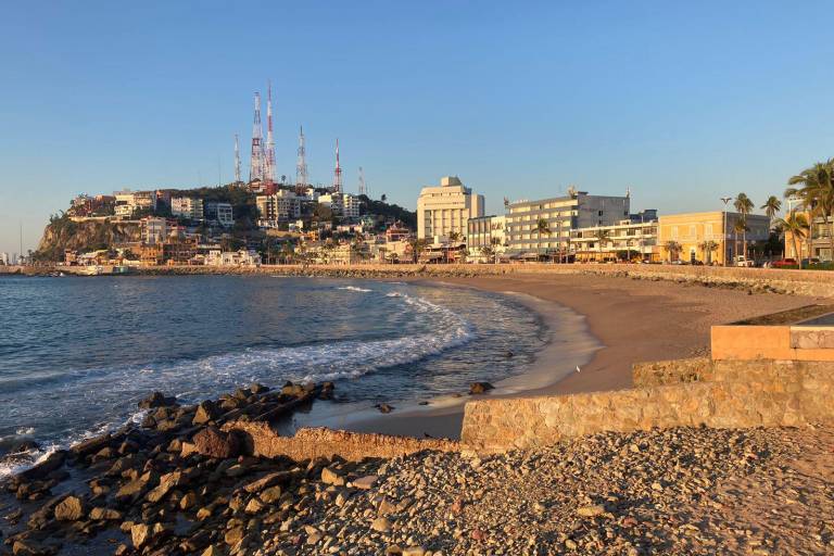 Exhorta Coepriss no ingresar a la playa de Olas Altas por el alto nivel de contaminación