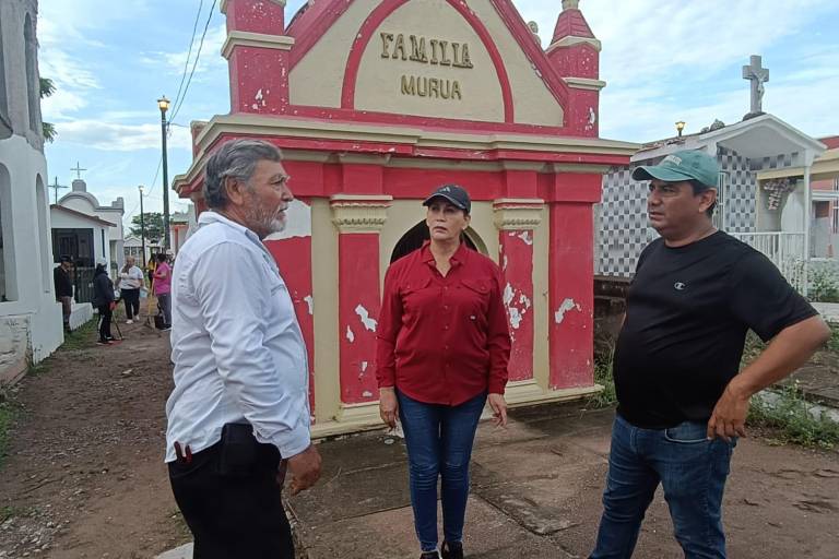 Alcaldesa de Escuinapa encabeza campaña de limpieza en panteón municipal