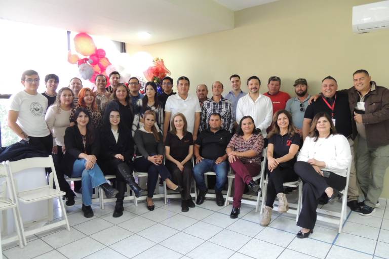 Celebran colaboradores de Datemex la Navidad con rico desayuno