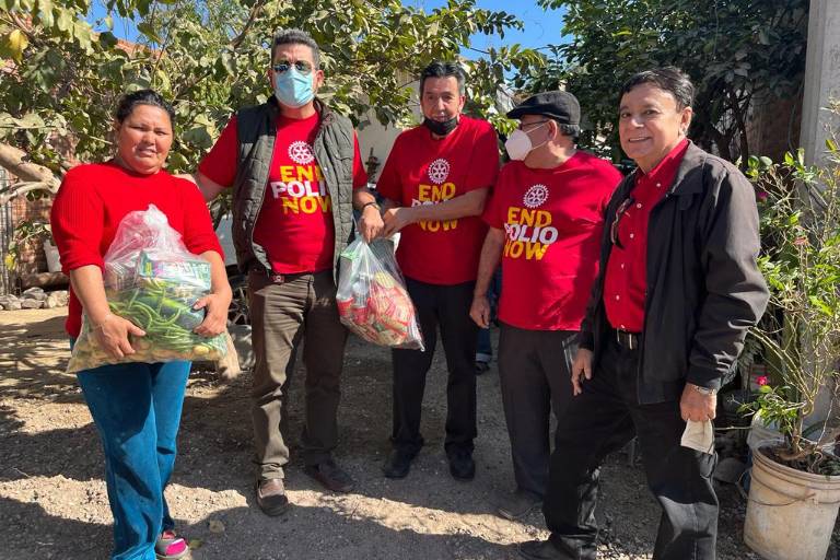El Club Rotario Culiacán Oriente entrega despensas a familias de escasos recursos