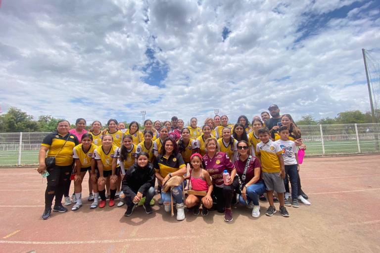 Doradas Ahome arrasa en el Estatal Femenil