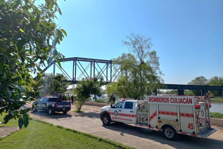 Hombre se sube al Puente Negro de Culiacán