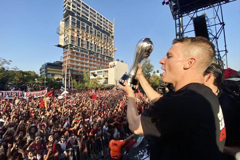 Guadalajara se tiñe de rojinegro, con desfile del campeón Atlas