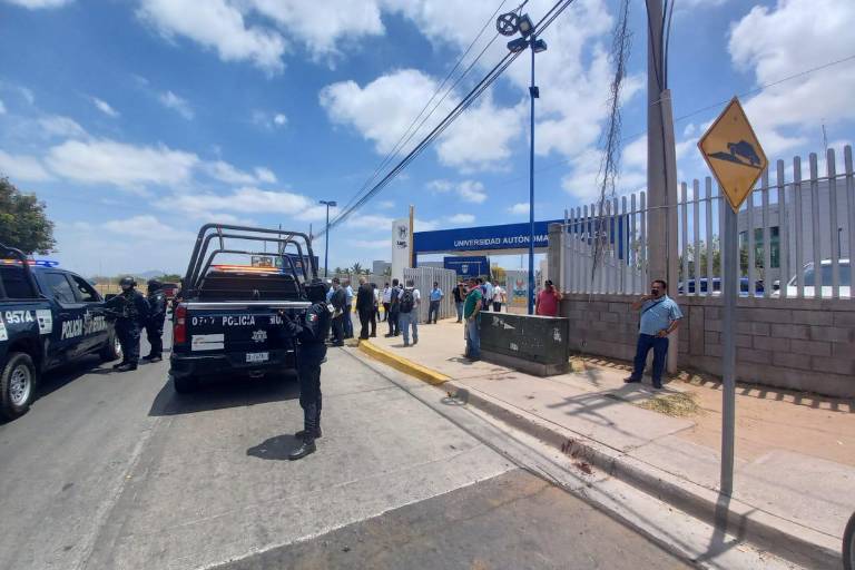 #Video | En medio del informe del Rector, manifestante agrede a guardia de la UAS con una navaja