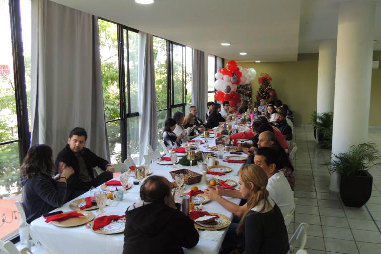 Celebran colaboradores de Datemex la Navidad con rico desayuno