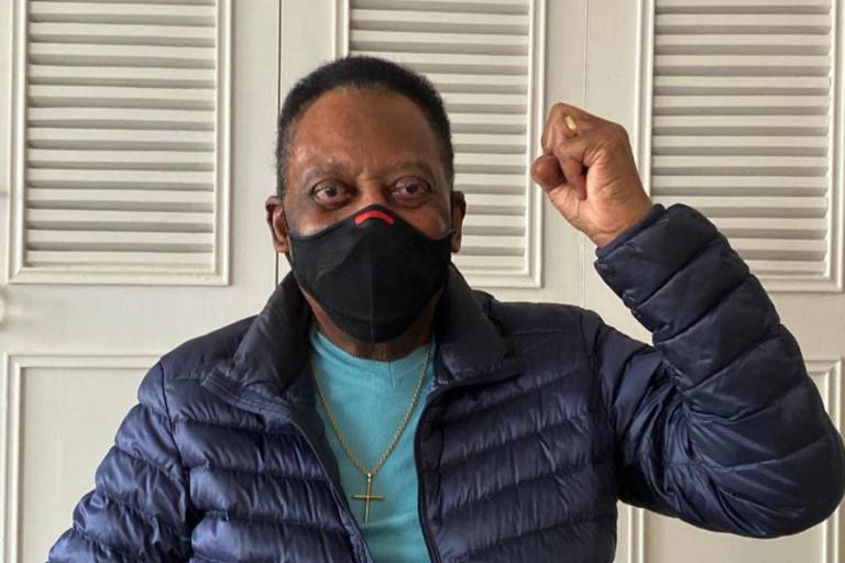 Pelé es hospitalizado de nuevo para continuar con tratamiento de quimioterapia