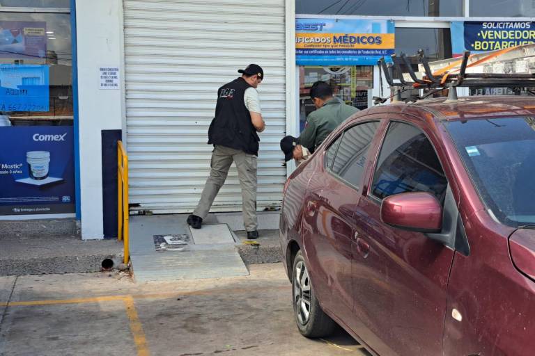 Disparan contra fachada de farmacia en Culiacán