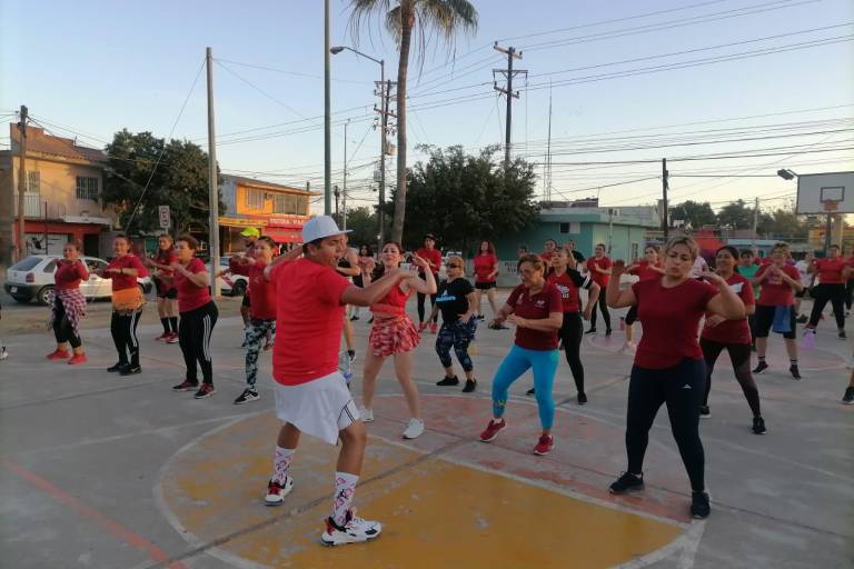 Instructores participan en Máster Class con causa