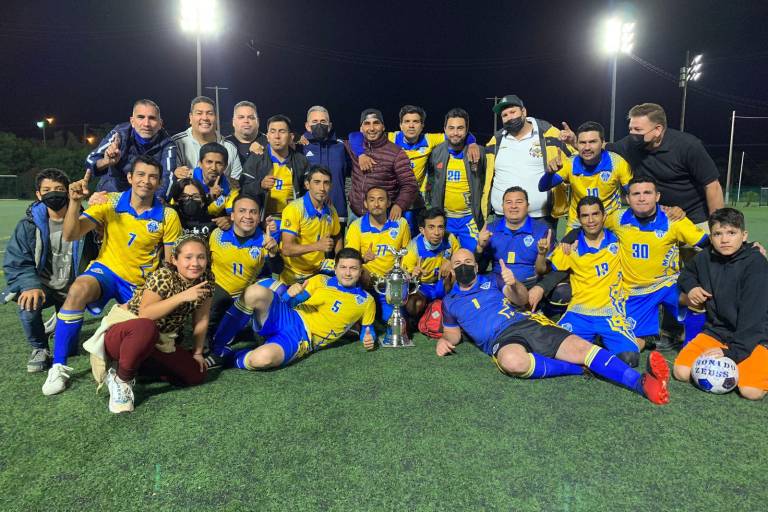 Servigrúas-Sonido Zeuss alza la Copa en la Liga de Futbol Máster