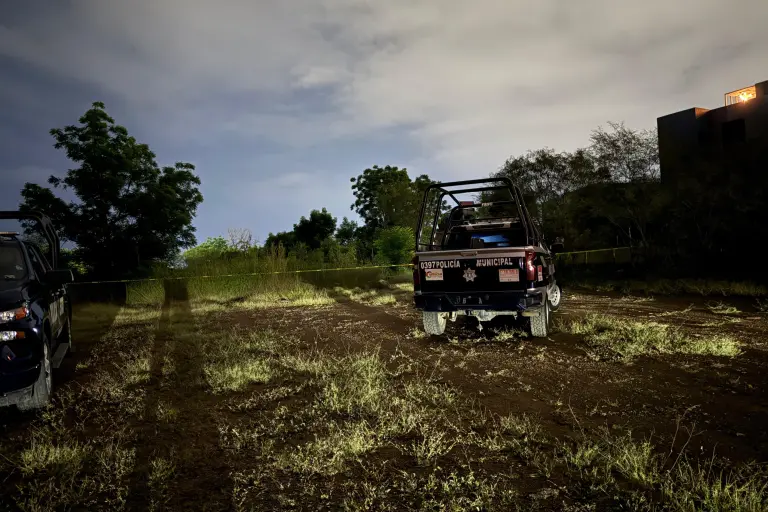 Hallan a hombre asesinado en vivienda frente al campestre Los Laureles, en Culiacán