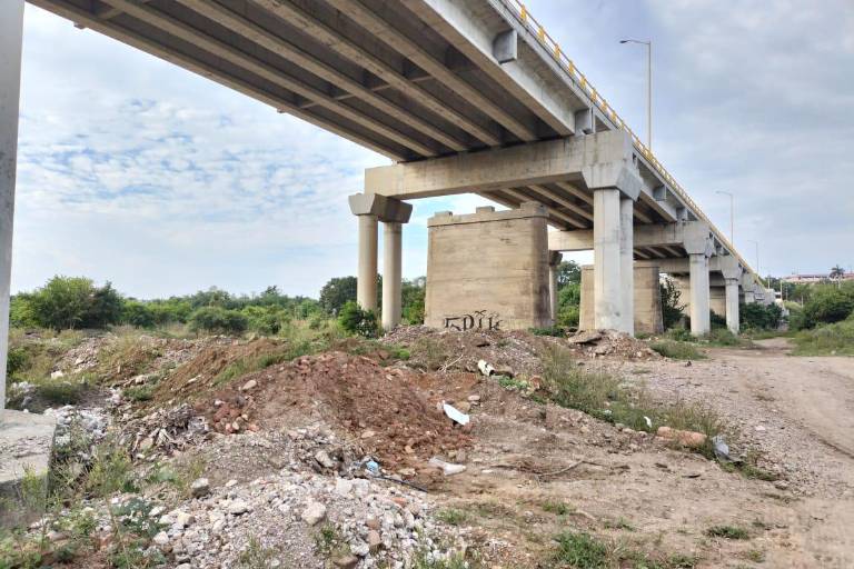 Convierten en basurero clandestino zona del río Baluarte