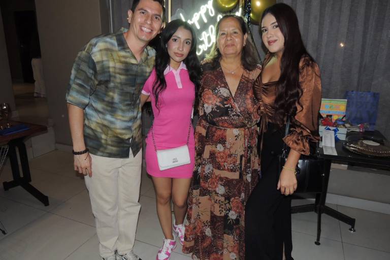 Celebra Conrado Chávez sus felices 37 años