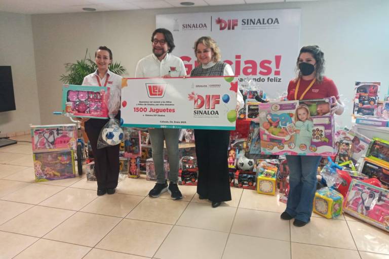 Dona Casa Ley juguetes a DIF Sinaloa por el Día de Reyes