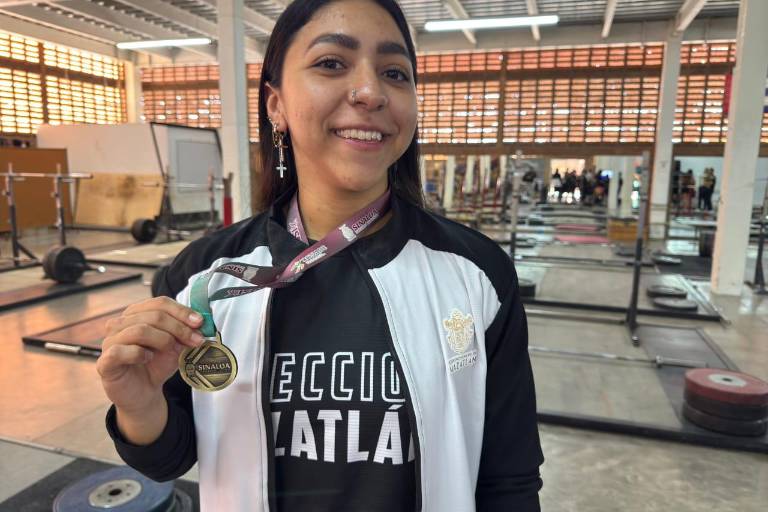 Karla Partida, de Mazatlán, gana medalla de oro en los estatales de halterofilia