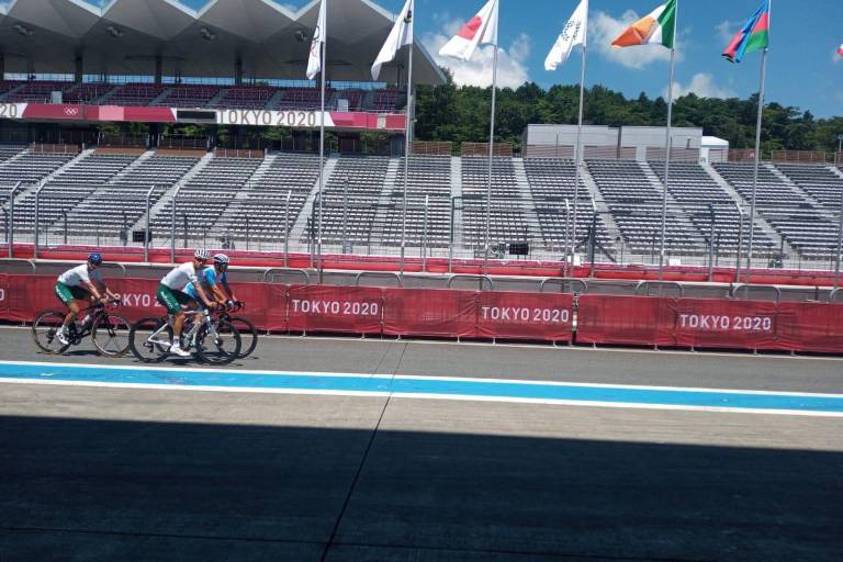 Yareli Salazar y Eder Frayre entrenan en circuito internacional Fuji