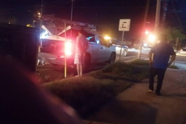 Cumplen 16 horas sin luz en zona del Infonavit Playas; alistan bloqueo de calles