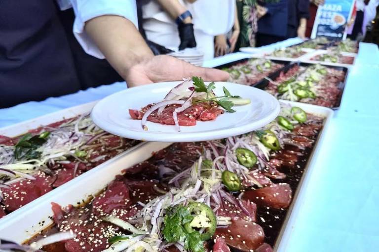 Mazatlán va por Récord Guinness con un kilómetro de sashimi de atún
