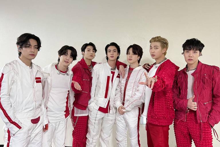 Con ayuda de BTS el INE invita a jóvenes a tramitar la credencial de elector