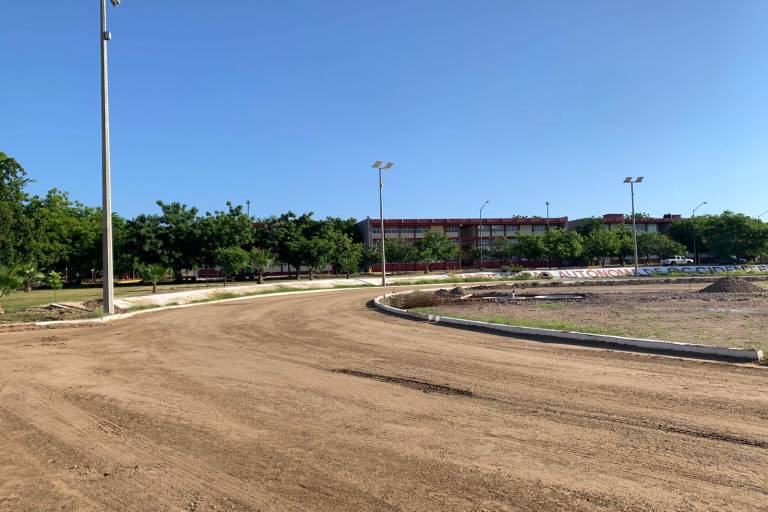 Construyen pista de atletismo en la Universidad Autónoma de Occidente, en Culiacán
