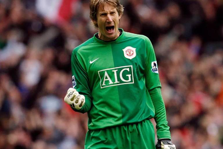 Hospitalizan a Van der Sar por hemorragia cerebral