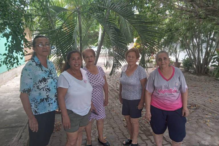 Sufren ahora 14 horas en medio del calor y sin energía eléctrica en el Infonavit Playas