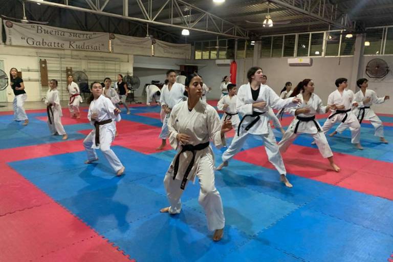 Selección de karate do de la UAS gana 14 medallas en Serie MX en Tabasco