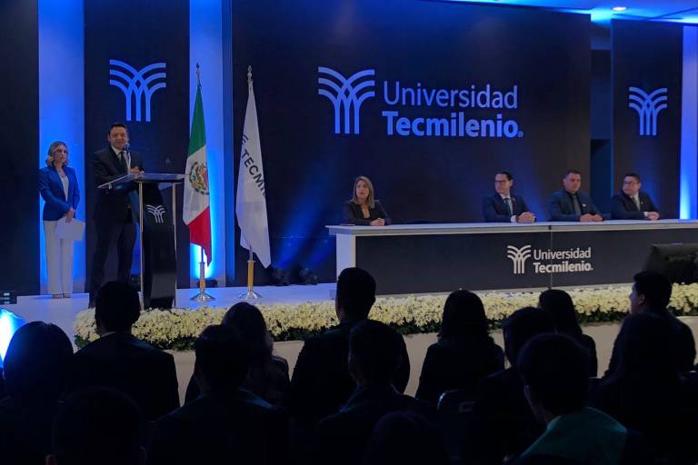 Exhorta Adrián López Ortiz a graduados del Tecmilenio a la responsabilidad