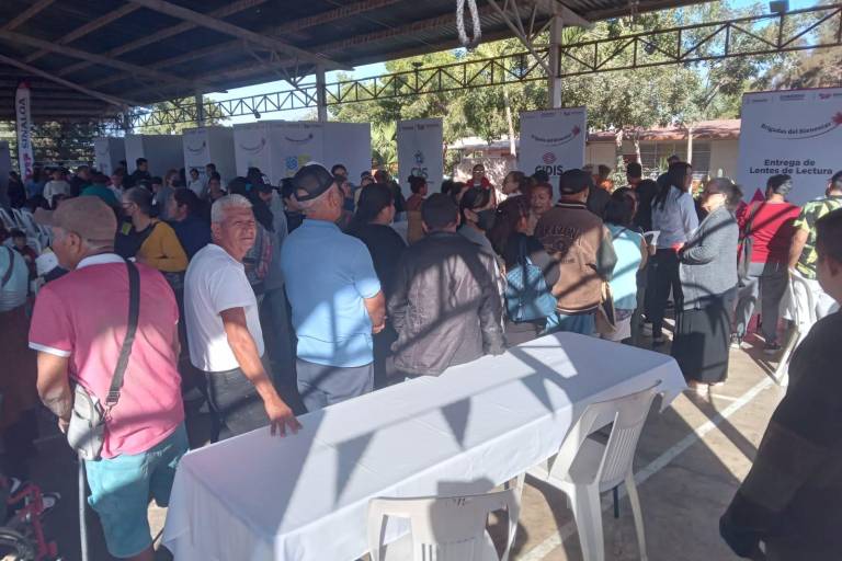 Asisten cientos a las Brigadas del Bienestar en Mazatlán