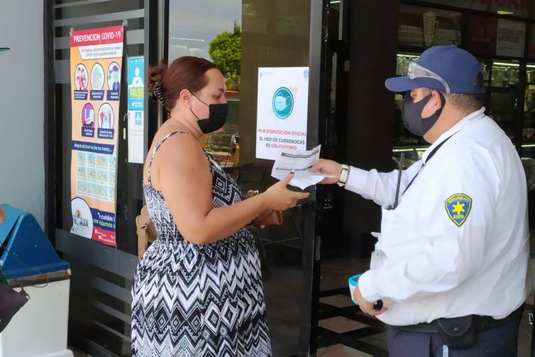 Apoya Quirino petición de certificado de vacunación contra Covid; no es por molestar, dice