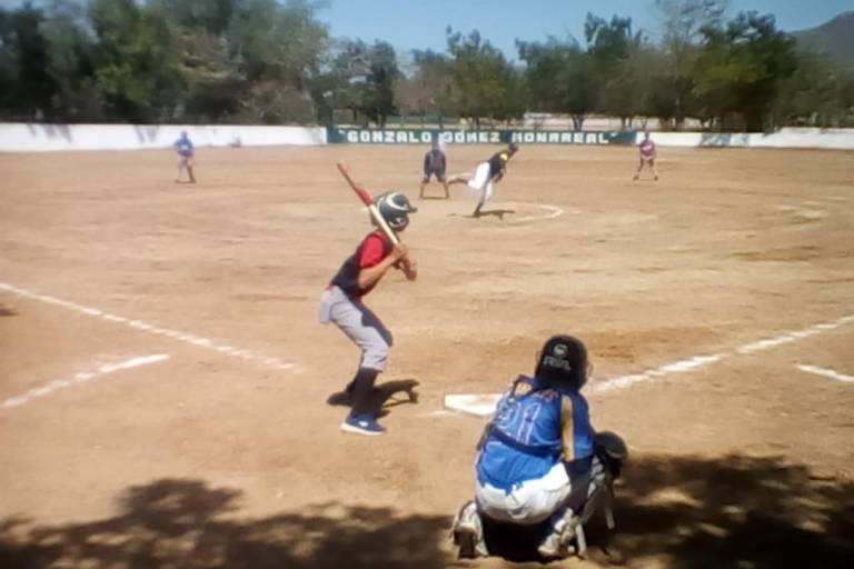 Suenan fuerte los maderos en la Toronja de la Liga Infantil y Juvenil de Beisbol del Pelikanos