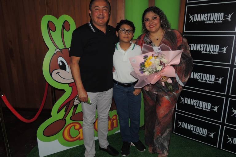 Brinda DANSTUDIO Cln homenaje a ‘Cri Cri’