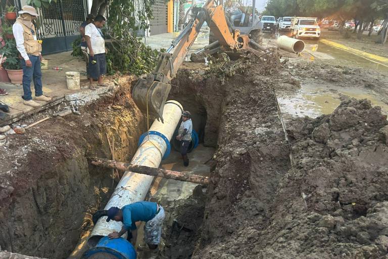 Repara Jumapam falla que originó mega fuga de agua en la zona norte de Mazatlán
