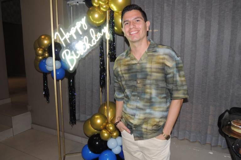 Celebra Conrado Chávez sus felices 37 años