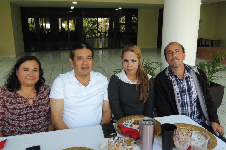 Celebran colaboradores de Datemex la Navidad con rico desayuno