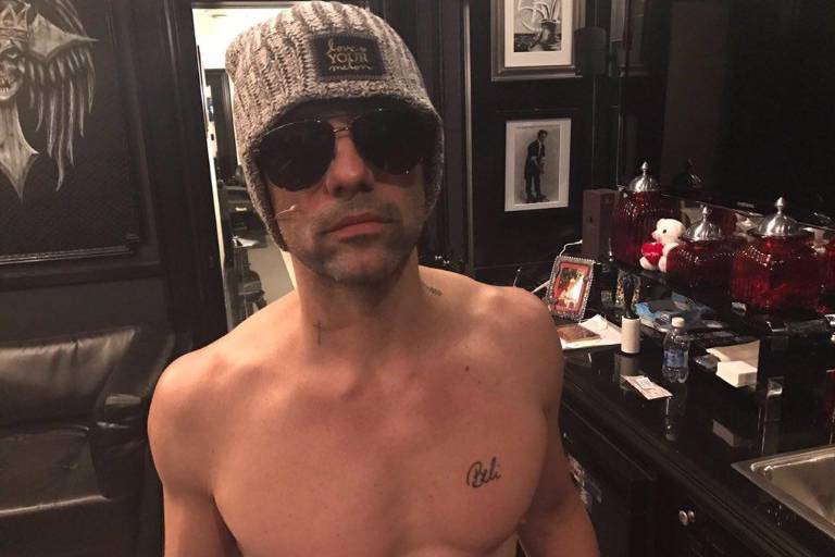 Criss Angel desaparece el tatuaje que se hizo por Belinda