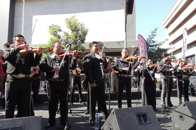 Con música, lanzan sinaloenses un mensaje a construir la paz