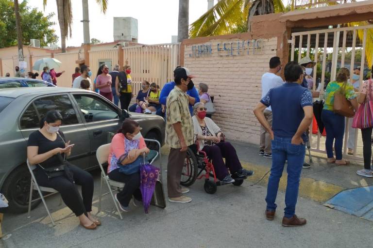 Se terminan las vacunas contra el Covid-19 en Mazatlán; el martes llegarán más, anuncian